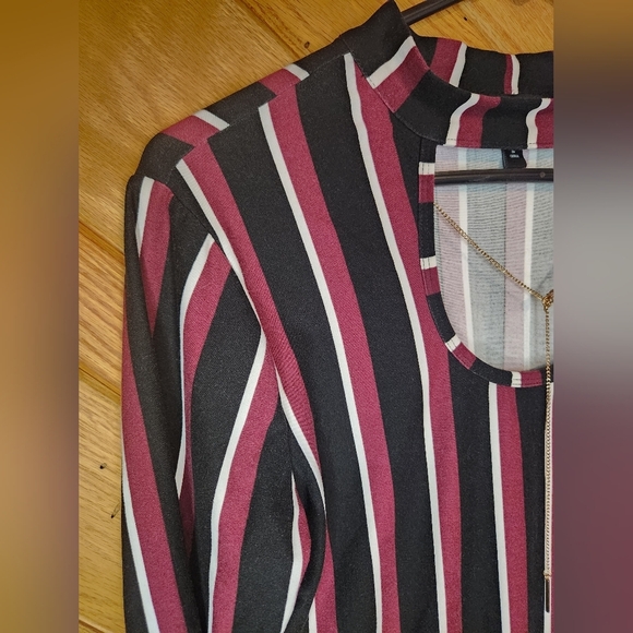 Derek Heart black and maroon quarter length sleeve keyhole front large top - Picture 3 of 6